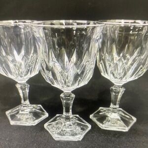 Elegant Clear Glass Wine Goblet Set